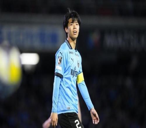 21歲日本新人開啟生涯新一站：防C羅一戰(zhàn)成名，輾轉(zhuǎn)熱刺去到德甲