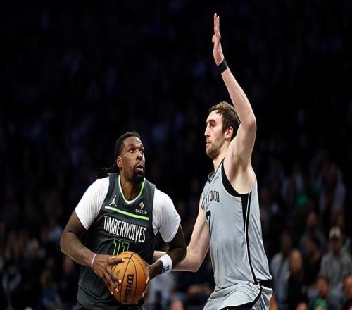 難得打出攻守兼?zhèn)涞谋憩F(xiàn),森林狼替補(bǔ)內(nèi)線大將還有潛力可以挖掘