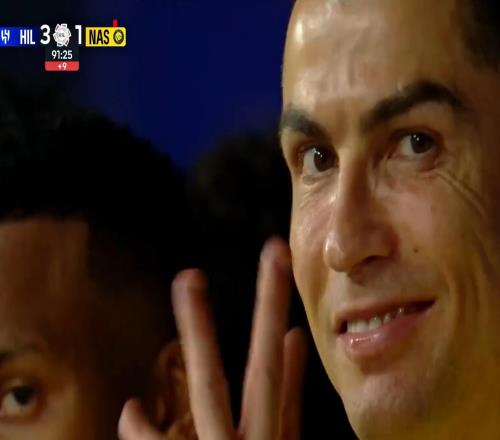 質疑判罰不公，C羅皇馬時期也做過相同爭議手勢并高喊“搶劫”