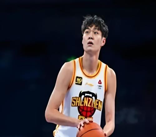 CBA再出顶级锋线球员!场均17分6板,完胜张镇麟和曾凡博