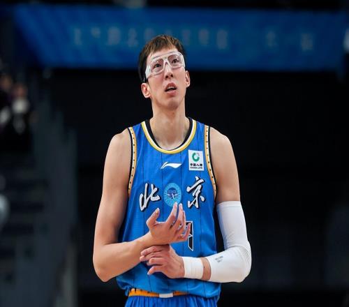 首鋼將帥失和！周琦與許利民鬧矛盾，3年后還能拿得頂薪合同嗎