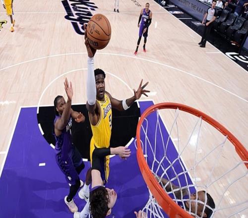 打得太別扭了！湖人內(nèi)線支柱根本發(fā)揮不出自己的全部才能