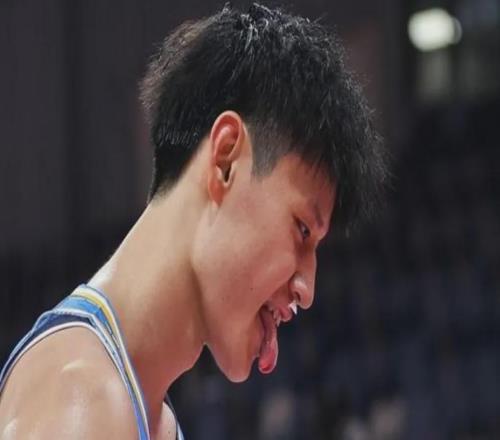 目送压哨绝杀!周琦暴怒!这样咋打NBA啊...