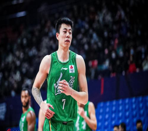 不該回遼籃！25歲前鋒又被棄用，場均1.8分，楊鳴重新啟用李曉旭