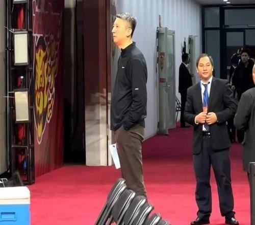 主場遭40分血洗！廣東慘??！CBA瘋狂一夜：郭士強觀戰(zhàn)，杜峰苦笑