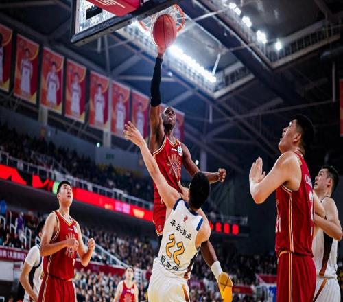 杜锋有眼光!2米26中锋又成水货,和周琦没法比,场均仅5.4分