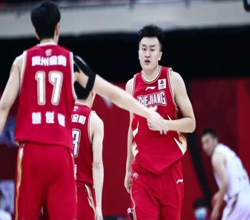 拿600萬，26歲內(nèi)線26分鐘砍2分1板，球迷：拿了頂薪就提前養(yǎng)老