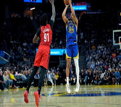 對手太弱了還是手感回暖了勇士后場大閘打出了攻守兼?zhèn)涞谋憩F(xiàn)