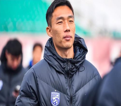 大連英博中衛(wèi)如果還需要補(bǔ)強(qiáng)，可以考慮引進(jìn)賀慣，值得期待