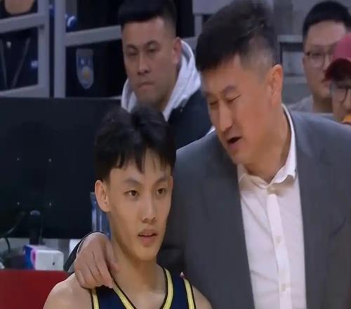 廣東主場遭40分血洗！全隊三分35中5+17失誤，胡明軒徐杰16中1