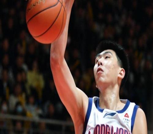 徐昕離開廣東蛻變：各數(shù)據(jù)創(chuàng)新高成蓋帽王+76.3%準(zhǔn)星聯(lián)賽第二