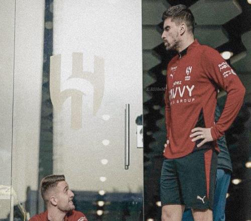 拉爵缺錢放棄1500萬簽內(nèi)維斯！曼聯(lián)杯賽全滅虧半億，冬窗恐無買賣