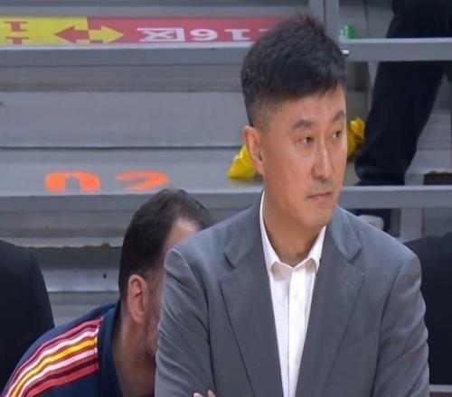 廣東怎么沖冠2戰(zhàn)上海北京狂輸71分全隊合計三分60投14中