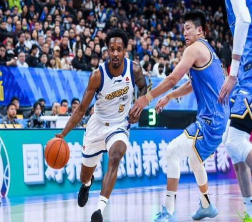 CBA排名大亂！廣廈穩(wěn)居第1，廣東慘遭40分大敗，山東逆襲反超北京