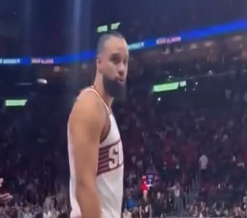 尷尬的是最后輸了，狄龍回噴罵自己垃圾的熱火球迷：看看比分，fk