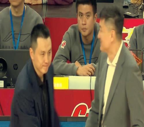 廣東輸40分杜鋒懵了張鎮(zhèn)麟毫不手軟,徐杰胡明軒薩林杰奎因現(xiàn)原形