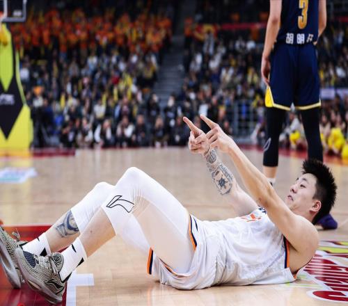 40分大敗！廣東隊兩缺點暴露，杜鋒奪冠無望，胡明軒+徐杰只進5球