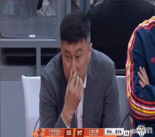 廣東狂輸40分揪出最大廢才！3分9中1+空籃不中，砸歪籃框害慘隊友