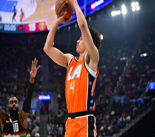 菜鳥們的精彩表現(xiàn)科比桑德斯斬獲13分3板3斷奎因貢獻(xiàn)14分12板特雷約翰遜火力全開(kāi)18分_NBA直播