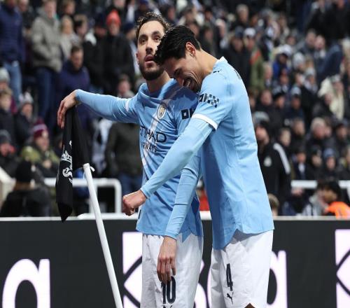 震撼！54歲瓜帥僅用1年便為曼城換血4.45億買12人+打造全新首發(fā)