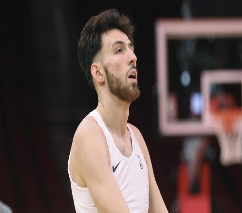 搞笑，切特在回顧雷霆本賽季的掙扎時開玩笑說要“賣掉球隊”