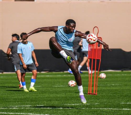 中超熱身賽：申花首戰(zhàn)戰(zhàn)平，新援蓋伊登場(chǎng)，英博逆轉(zhuǎn)泰山取3連勝