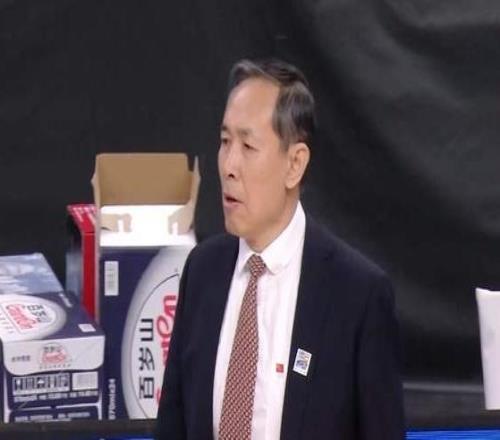 奪冠熱門輸球仍反超山東，遼籃掀翻強敵卻無緣前8，黑馬超出預(yù)期