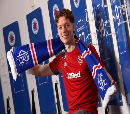 官方：沃爾夫斯堡邊鋒奧爾森租借加盟流浪者，含選擇買斷條款