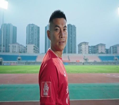 感動(dòng)重慶“綠茵赤子”黃希揚(yáng)：為家鄉(xiāng)而戰(zhàn)，為榮譽(yù)而拼