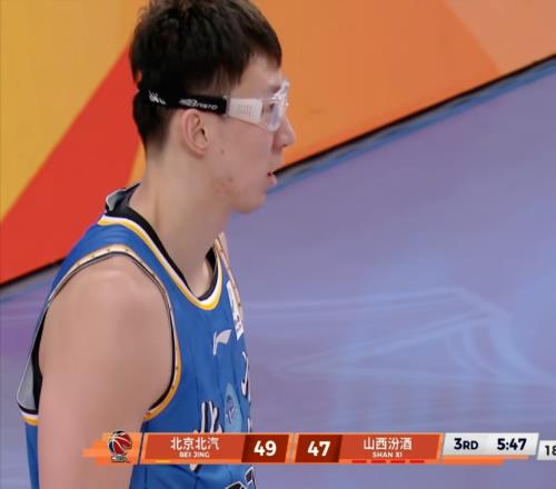 CBA最差頂薪球員！拿600萬，場均3.9分1.9籃板，上場幾分鐘就喘氣