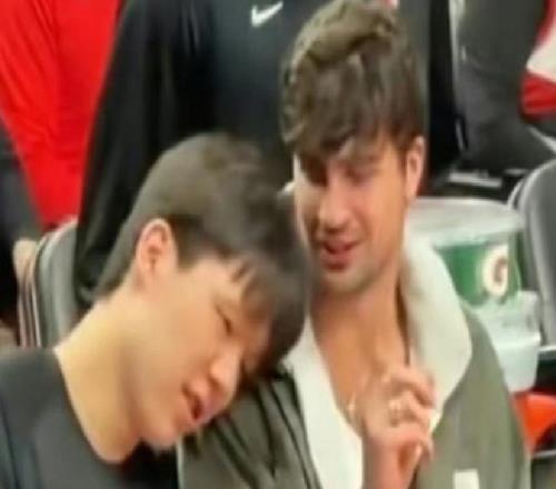 14+17！太牛逼了！混音隊(duì)友點(diǎn)評(píng)楊瀚森...