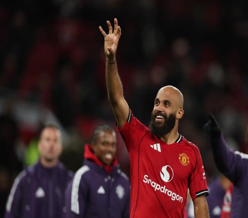 德比之戰(zhàn)中梅開二度姆伯莫盛贊B費的完美傳球我們的越位運氣欠佳_英超直播