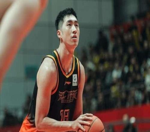 牛逼！26分8籃板13助攻，35萬年薪球員，一人完爆山東隊后衛(wèi)線