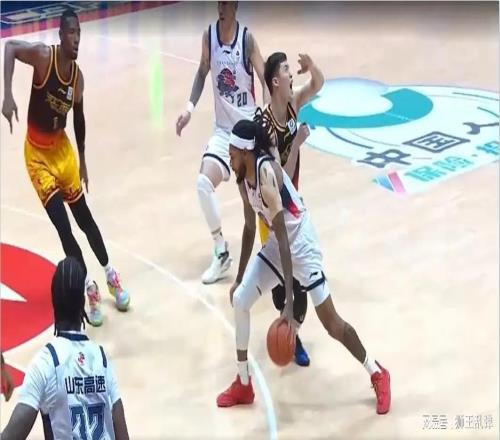 八連勝?zèng)_昏頭腦！山東高速慘敗江蘇，邱彪的紀(jì)律課刻不容緩