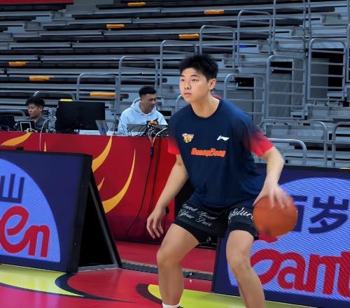 2連敗廣東傳2喜3憂！粵媒曝小崔麥考即將復(fù)出，可杜鋒卻更沒底了