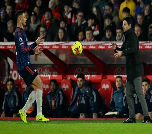 00！豪華鋒線毫無收獲，阿森納爆冷被逼平，7分領先曼城領跑英超