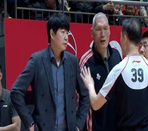 不敢說邱彪山東窩囊輸球，魯媒直接慫了，拿外援說事，猛夸2人