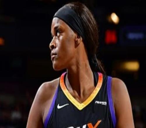 18歲，2米21！山東姑娘震驚體壇，首秀12分鐘碾壓多名WNBA名將