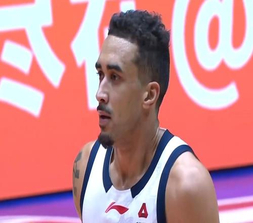 廣東大勝四川13分！胡明軒3記三分王者歸來，徐杰拒投令人擔憂