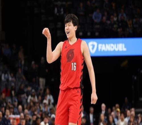 填滿數(shù)據(jù)欄，楊瀚森半場7分30秒2中1得2分1板1助1斷1帽0失誤