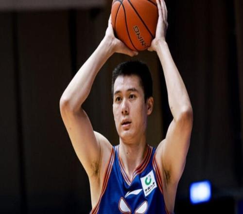 送四川17連?。V東28分狂勝提振士氣胡明軒26+6三分奎因36+11