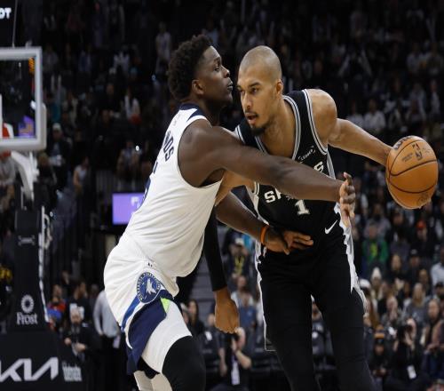 愛德華茲：我喜歡跟文班亞馬的對決，若我倆單挑我會擊敗他