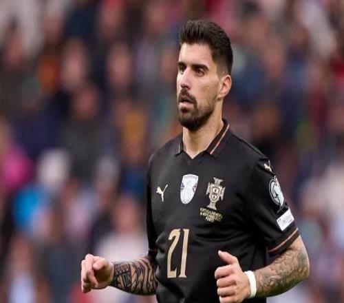 名記：曼聯(lián)方面一再淡化1月簽約魯本內(nèi)維斯的可能性