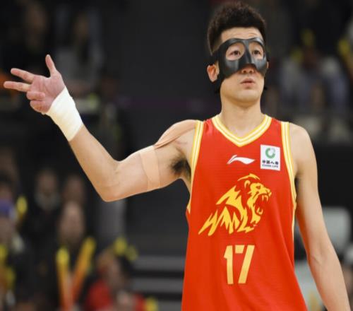 聯賽第一！廣廈大勝青島豪取6連勝孫銘徽9+7卡爾頓25+10