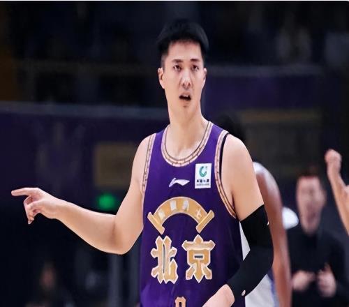 北控29分慘敗，張慶鵬賽后批評隊員，球迷：為啥輸球全是球員責(zé)任