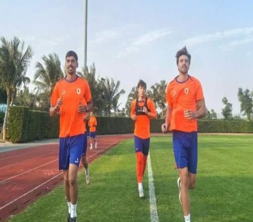 正式官宣，泰山隊續(xù)約瓦科，外援中后衛(wèi)挑花眼，克雷桑暫推遲歸隊