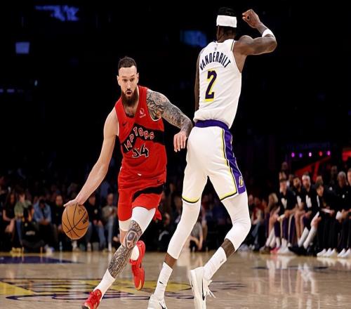 慘敗湖人中為數(shù)不多的亮點，猛龍內(nèi)線大將的得分能力確實相當不錯