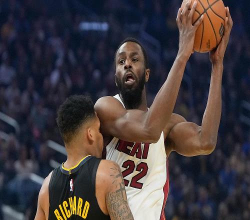 巴特勒傷退勇士大勝熱火！庫里19+11引7人上雙波杰24分熱巴13中1