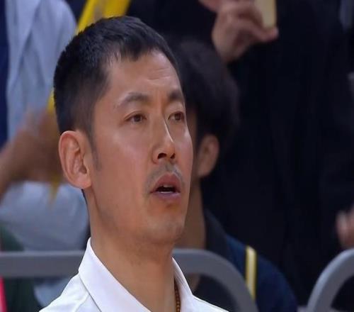 張慶鵬：第一節(jié)被人家得30分一次犯規(guī)沒(méi)有，這是全明星級(jí)別防守嗎