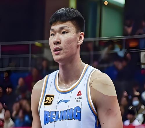 失望！2米11頂薪球員籃下空籃不中，怒砍0分球迷：快送走